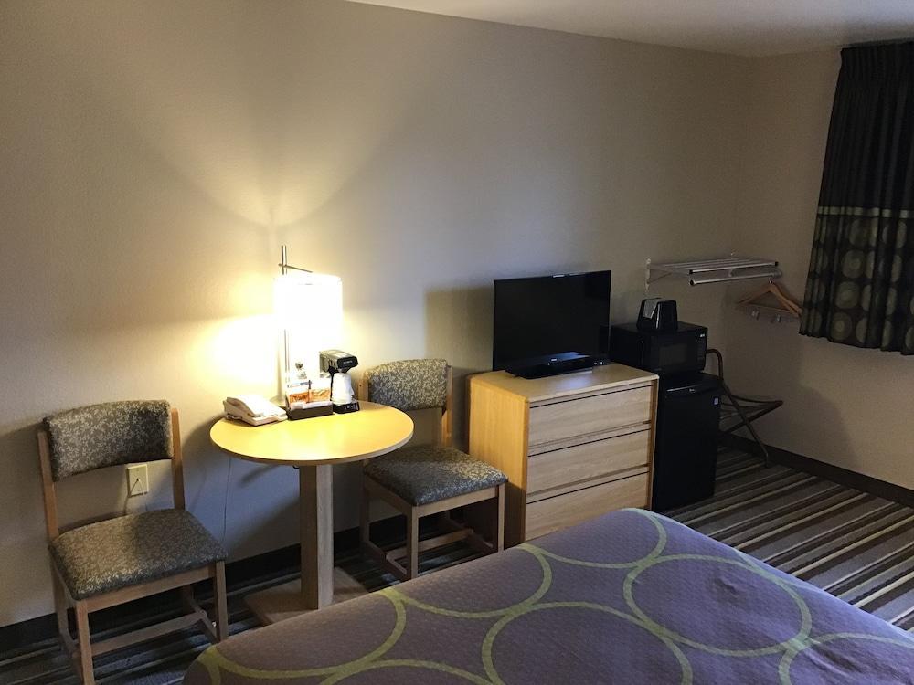 Super 8 By Wyndham Dillon Motel Dış mekan fotoğraf