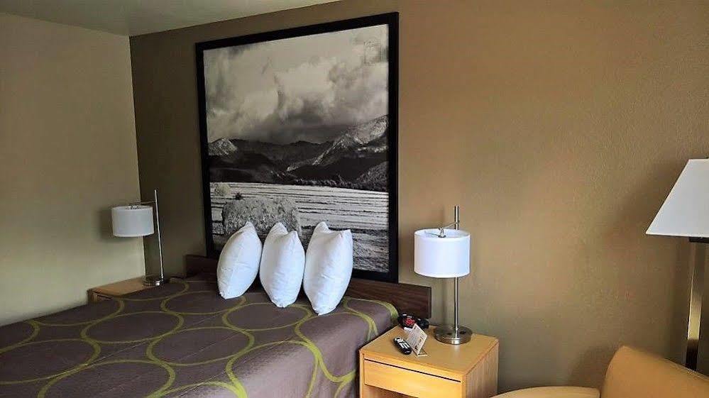 Super 8 By Wyndham Dillon Motel Dış mekan fotoğraf