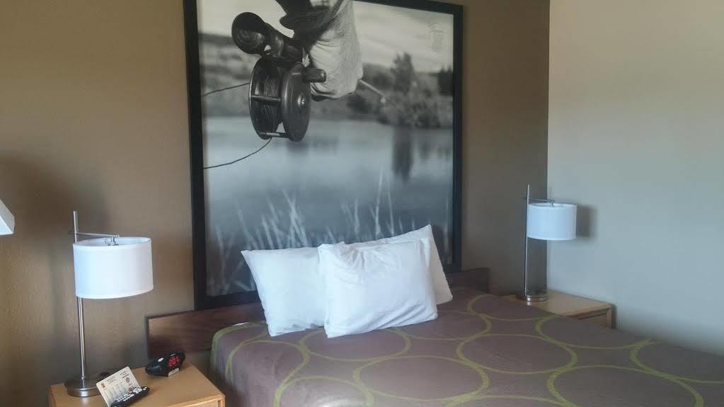Super 8 By Wyndham Dillon Motel Dış mekan fotoğraf